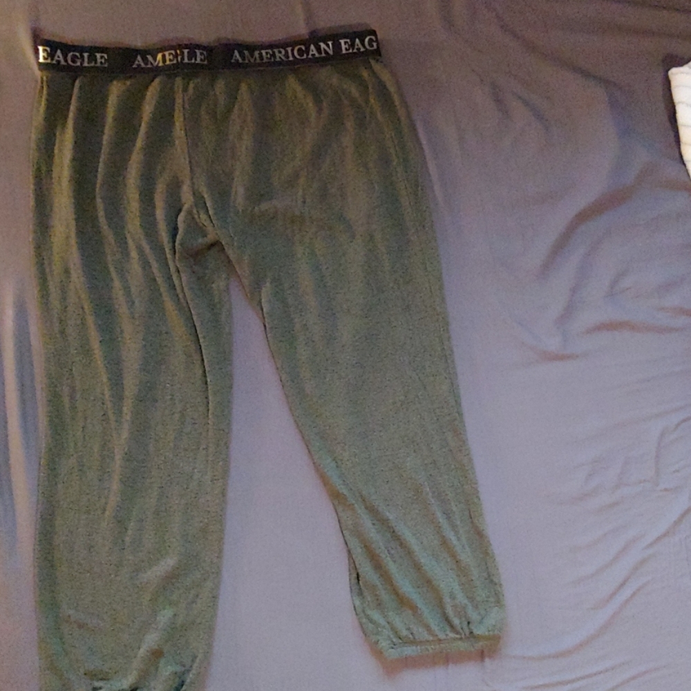 American Eagle Capri sweatpants